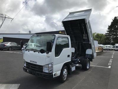 2017 Isuzu Elf