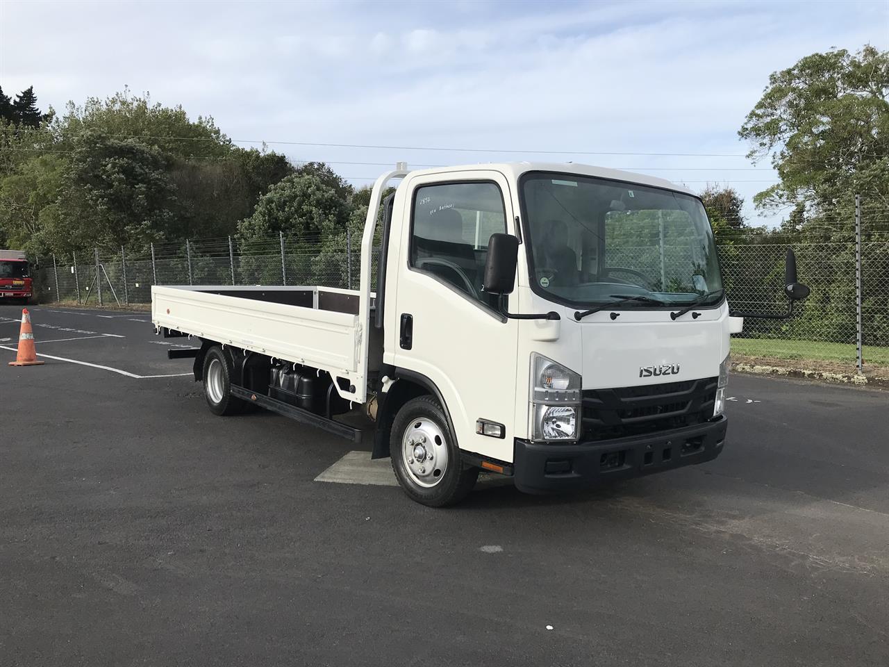 2015 Isuzu Elf