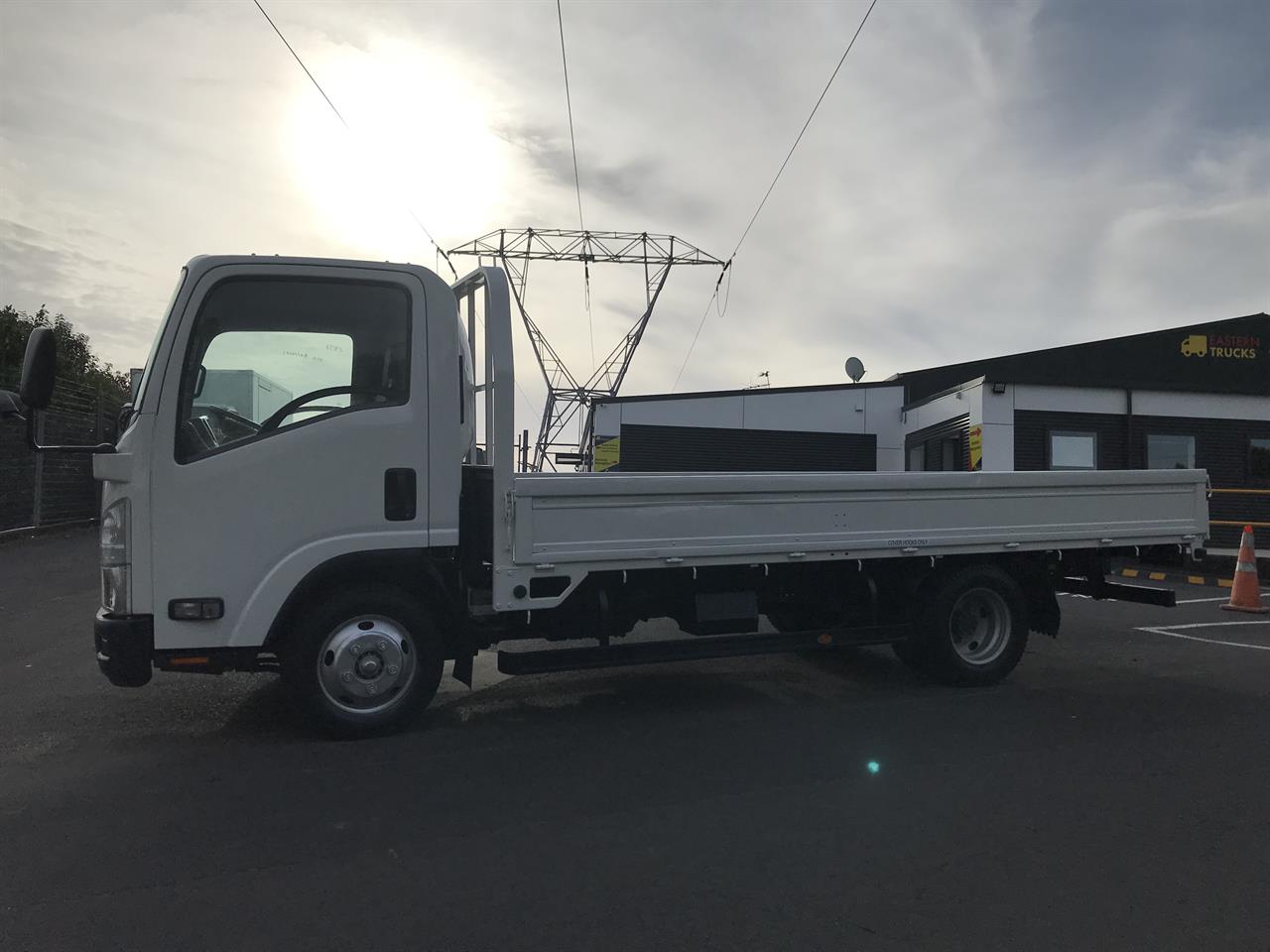 2015 Isuzu Elf