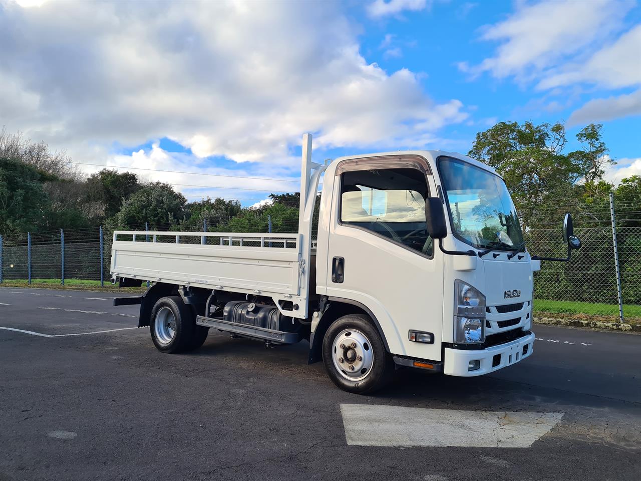 2018 Isuzu Elf