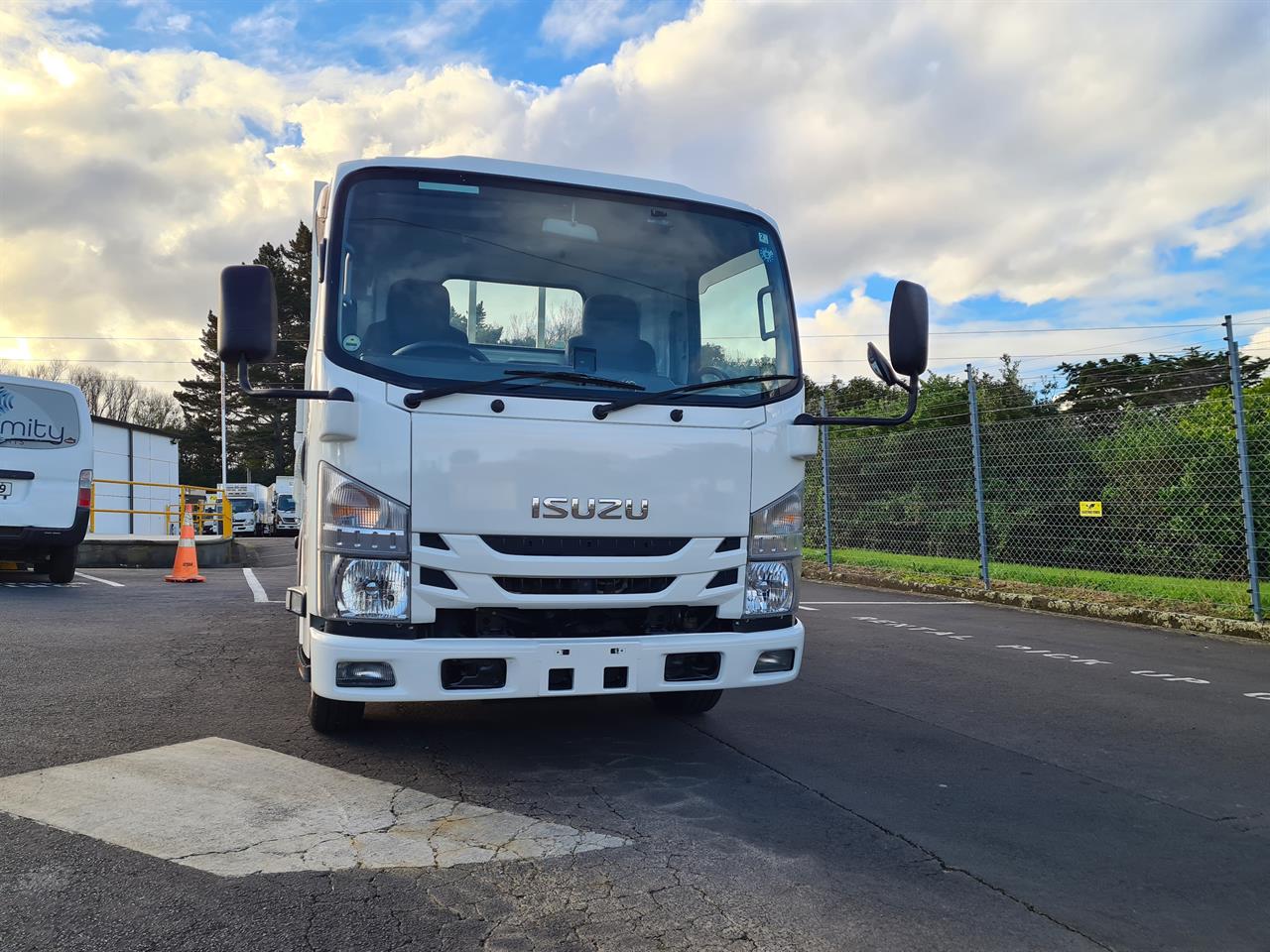 2018 Isuzu Elf