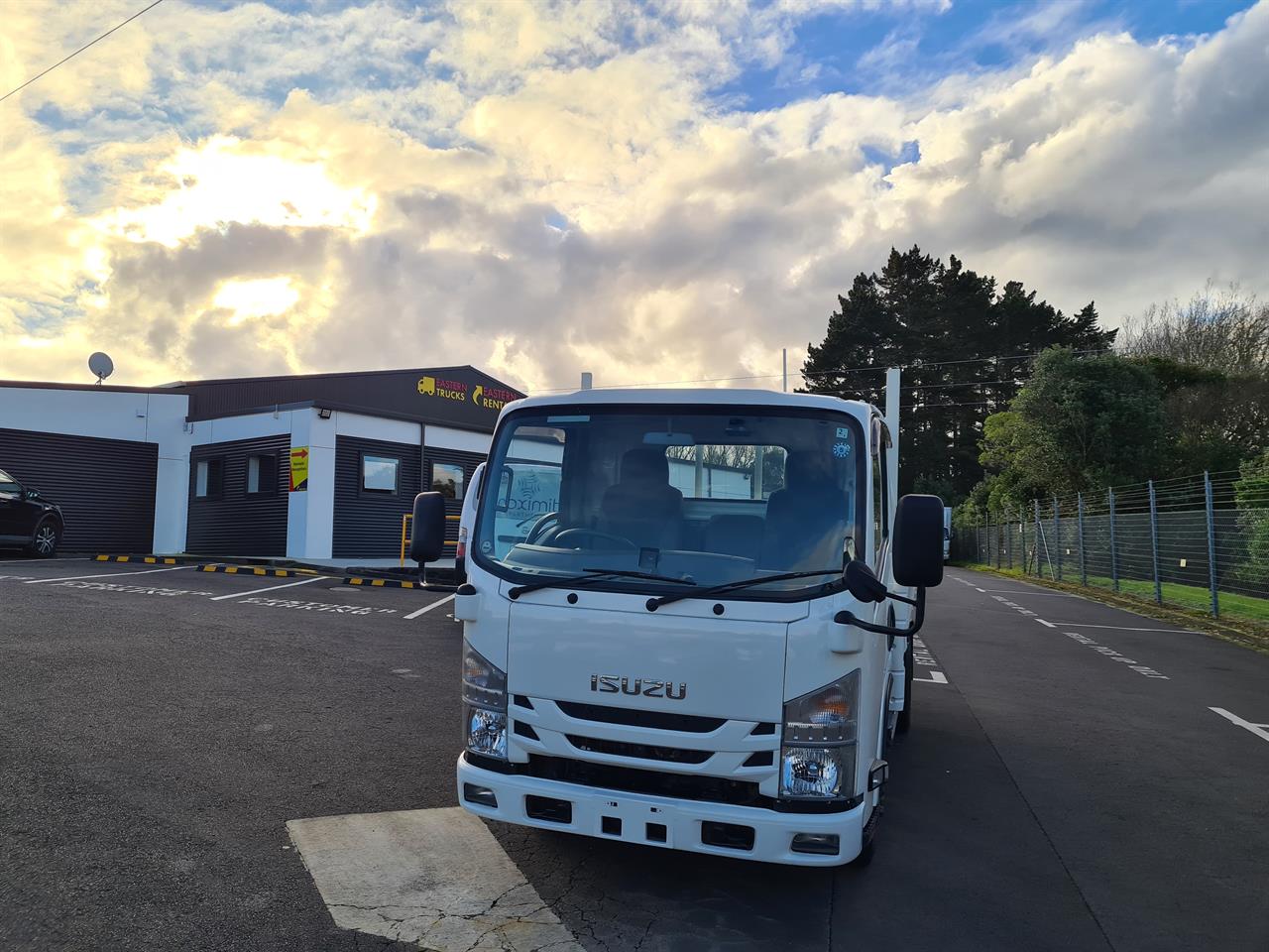 2018 Isuzu Elf