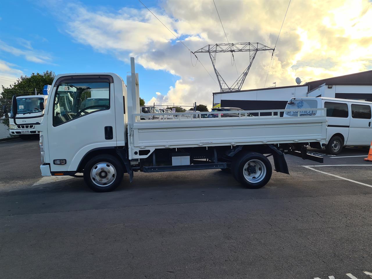 2018 Isuzu Elf