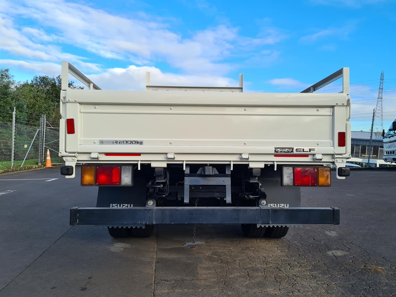 2018 Isuzu Elf