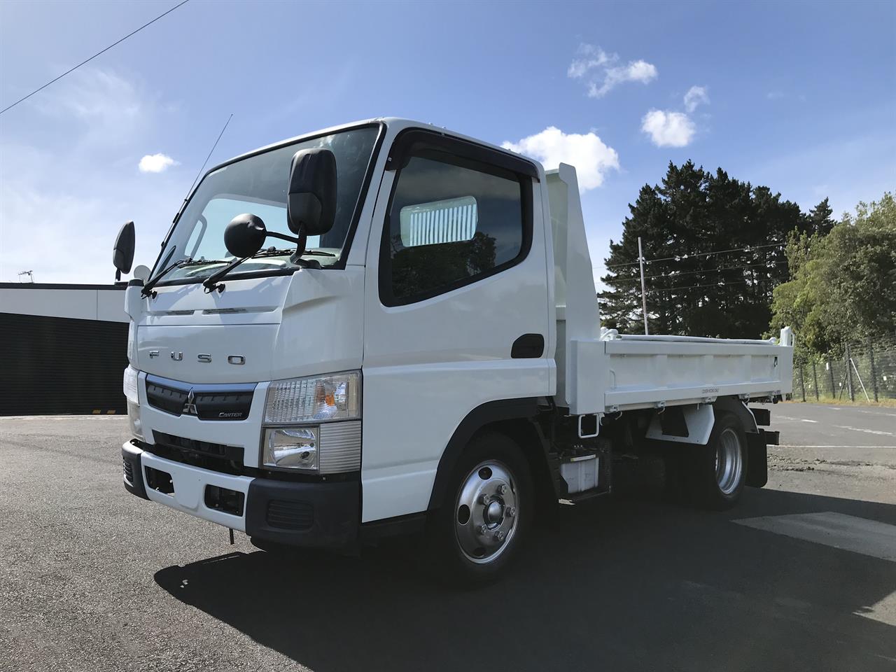 2017 Mitsubishi Canter