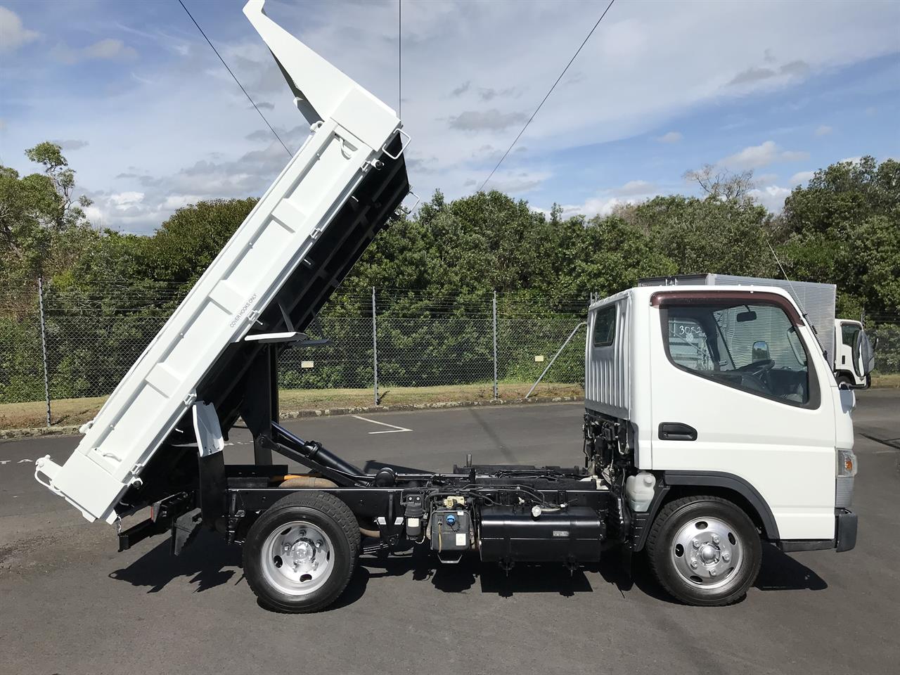 2017 Mitsubishi Canter