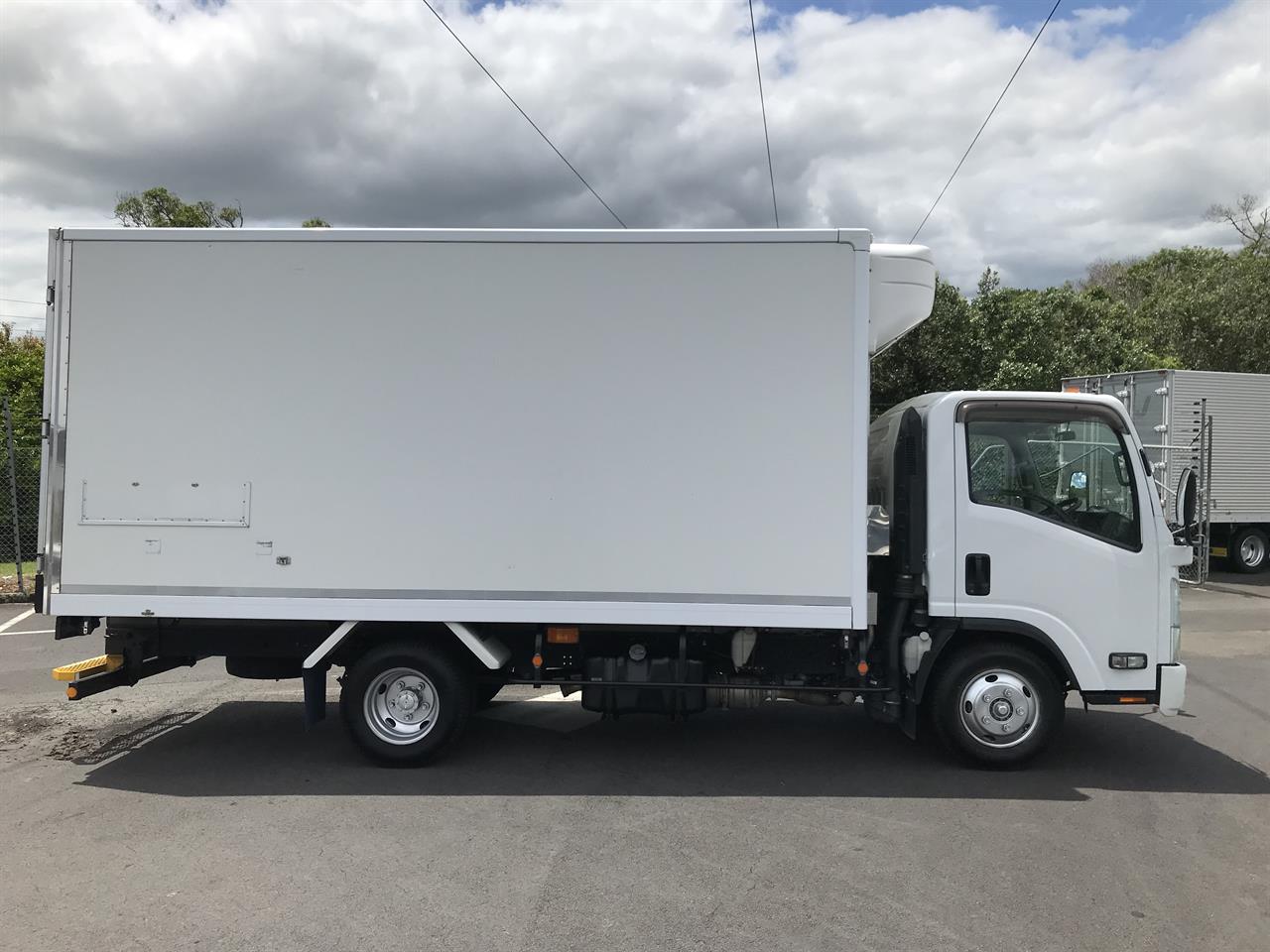 2019 Isuzu Elf