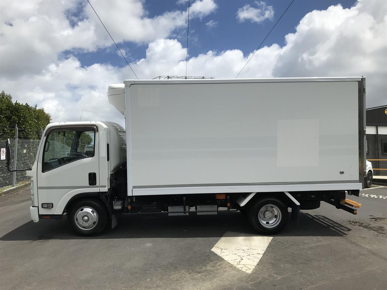 2017 Isuzu Elf