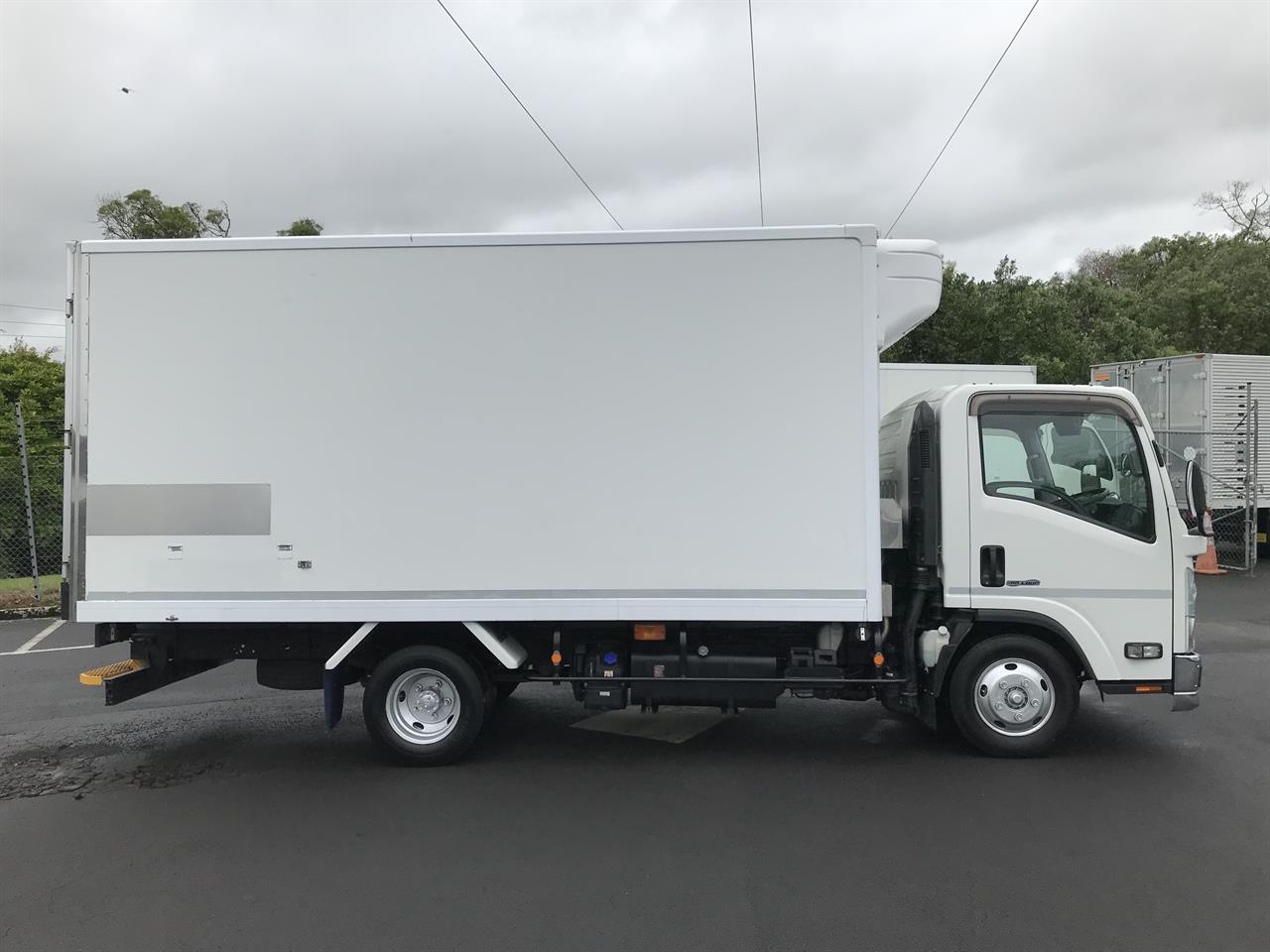 2020 Isuzu Elf