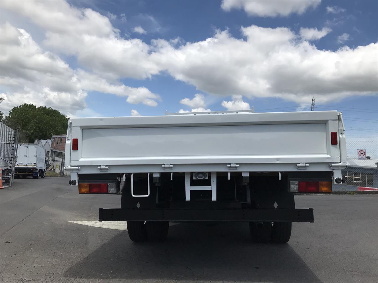 2017 Mitsubishi Canter